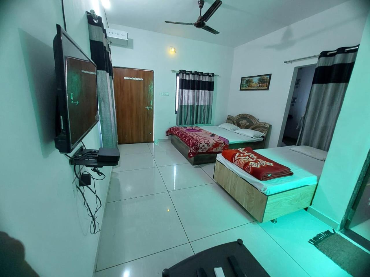 Jai Swaminarayan Delux Homestay Garudeshwar Ngoại thất bức ảnh