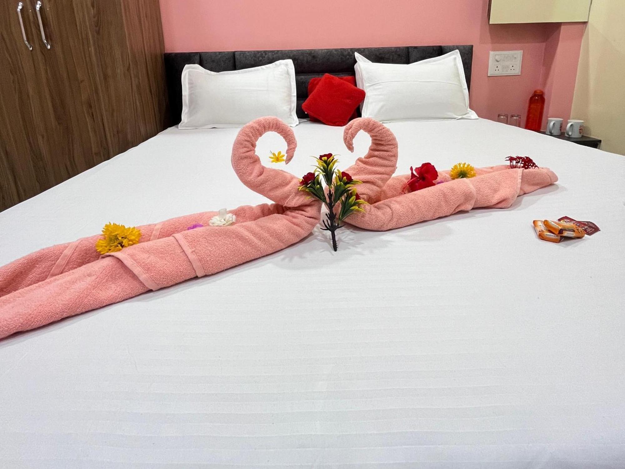 Jai Swaminarayan Delux Homestay Garudeshwar Ngoại thất bức ảnh