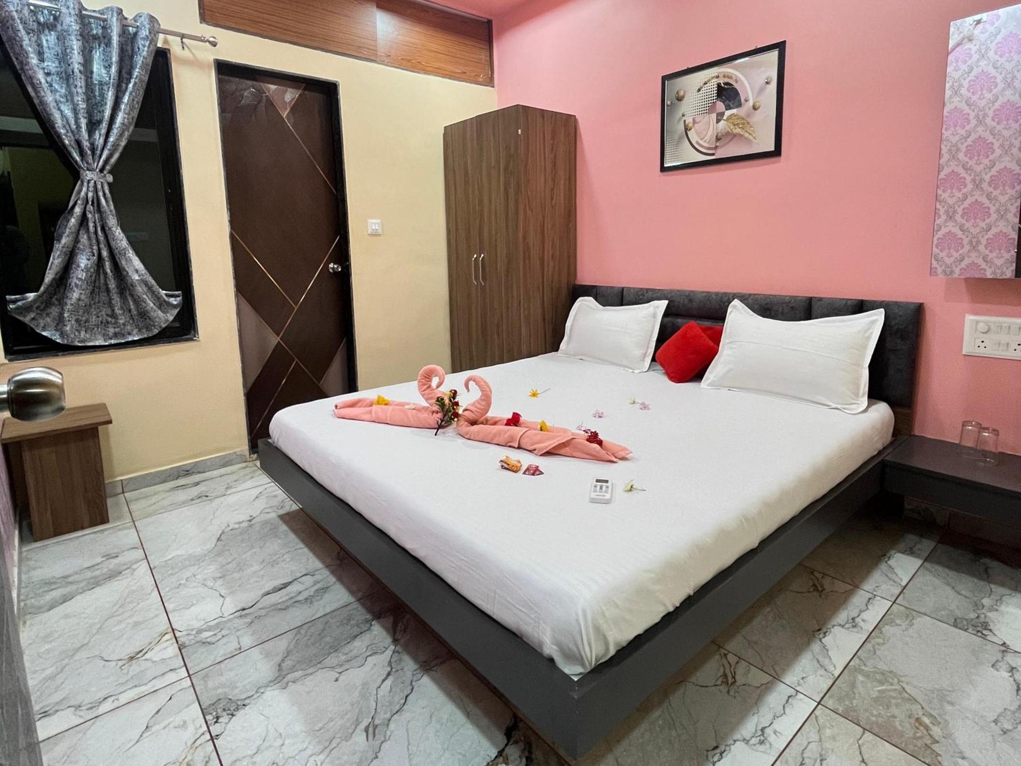 Jai Swaminarayan Delux Homestay Garudeshwar Ngoại thất bức ảnh